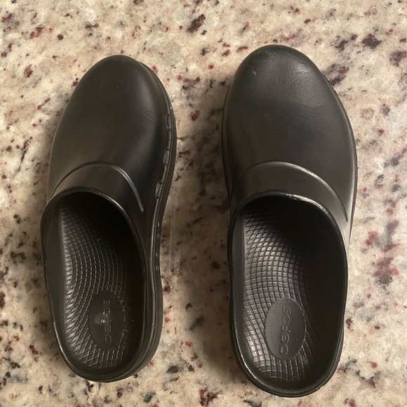 OOFOS Clogs - Picture 2 of 5